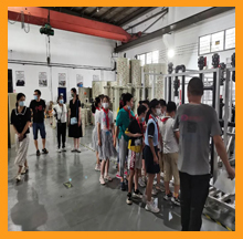带城小学少先队员们参观合乐hl8生产车间