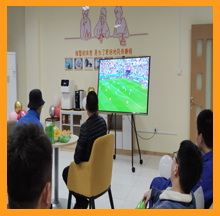 合乐hl8工会福利组织员工观看世界杯