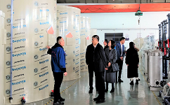 重庆工商大学领导一行参观合乐hl8生产制造车间