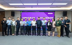 合乐hl8出席的《省国际商事法庭、仲裁机构和商事调解机构建设》专项调研座谈会合影