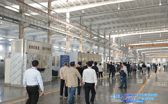 合乐hl8环保领导与其他参会公司领导参观山东景津装备